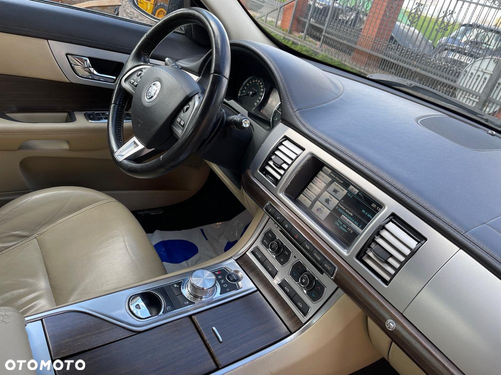 Jaguar XF - 12