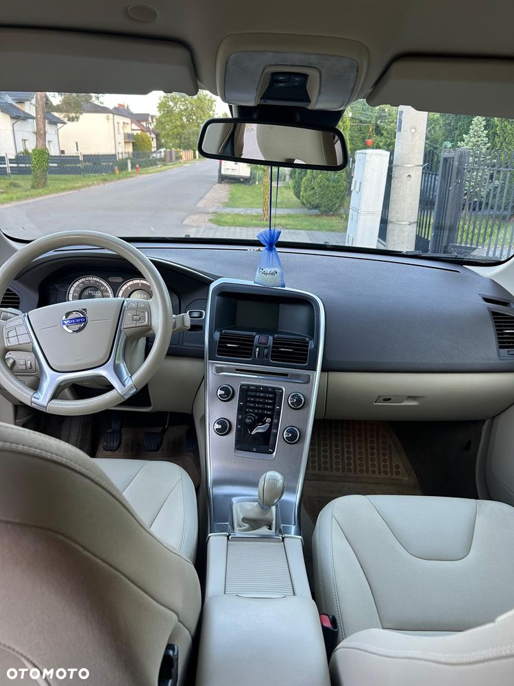 Volvo XC 60 D4 Momentum - 11