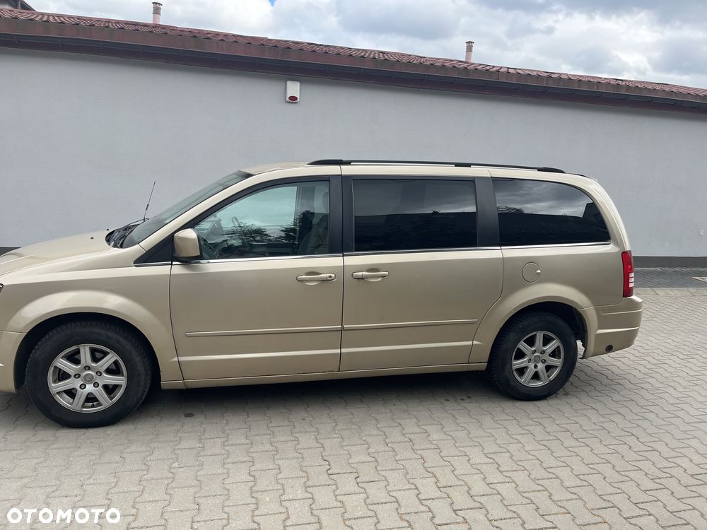Chrysler Town & Country - 25