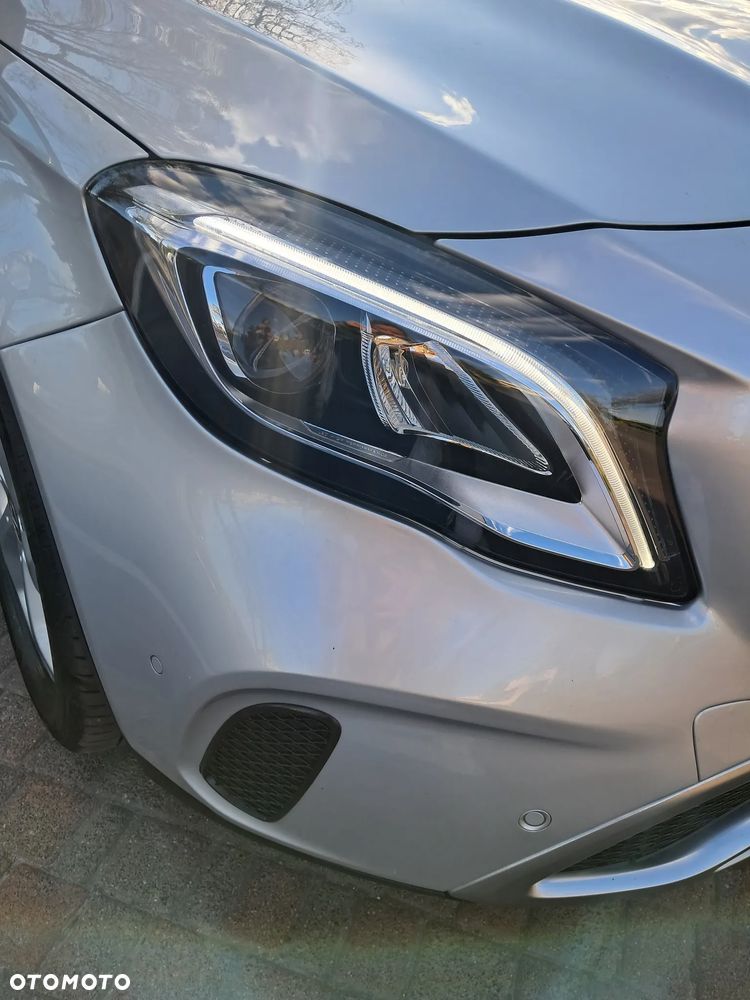 Mercedes-Benz GLA 180 7G-DCT - 7