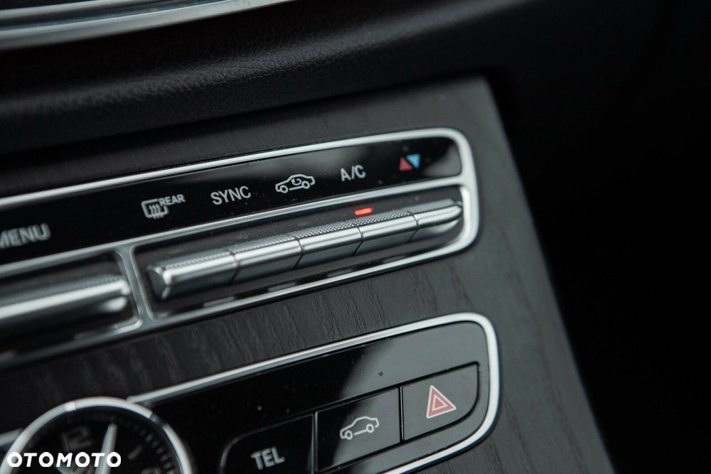 Mercedes-Benz Klasa E 200 9G-TRONIC - 32