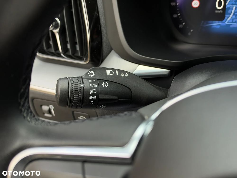 Volvo XC 60 B4 B Momentum Pro - 27