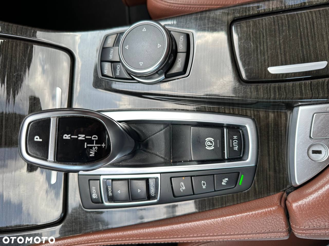 BMW Seria 5 528i xDrive Luxury Line - 32