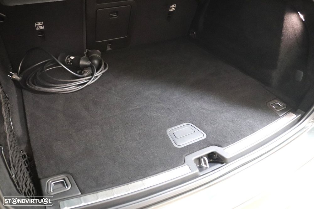 Volvo XC 60 2.0 T6 PHEV R-Design AWD - 48