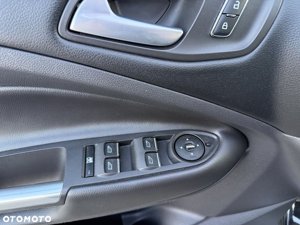 Ford Kuga 2.0 TDCi 2x4 Titanium - 17