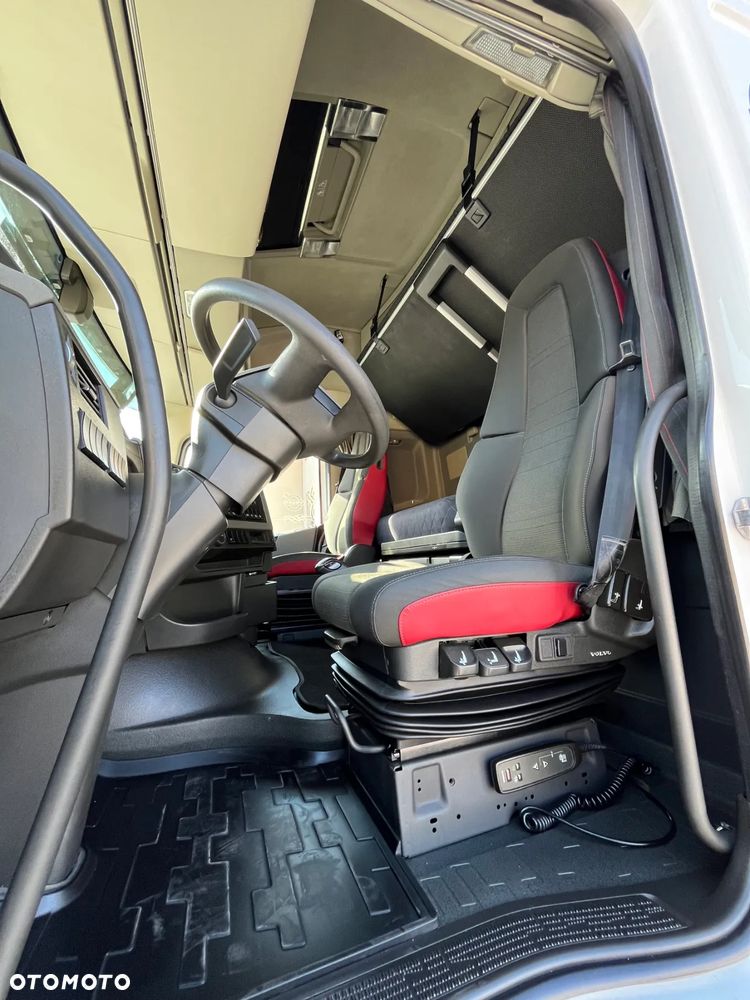 Volvo FH / EURO 6/  I- SHIFT/ MICHELIN 80% /  KLIMA POSTOJOWA / SERWISOWANY/ ZADBANY / OKAZJA - 23