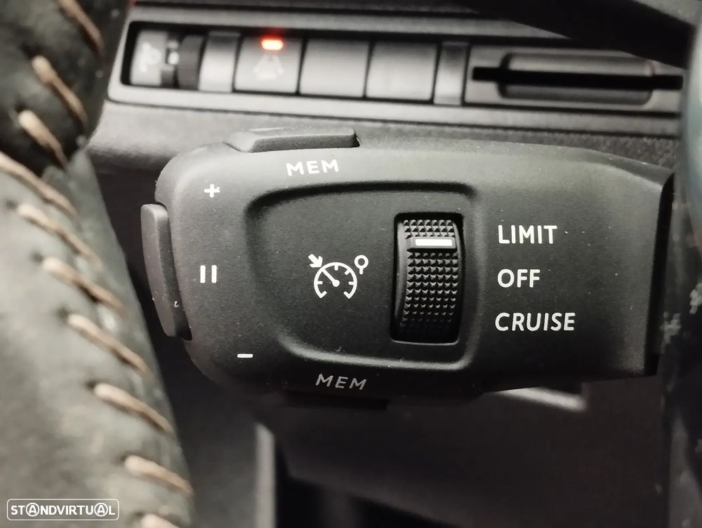 Peugeot 3008 1.5 BlueHDi Active Pack EAT8 - 26