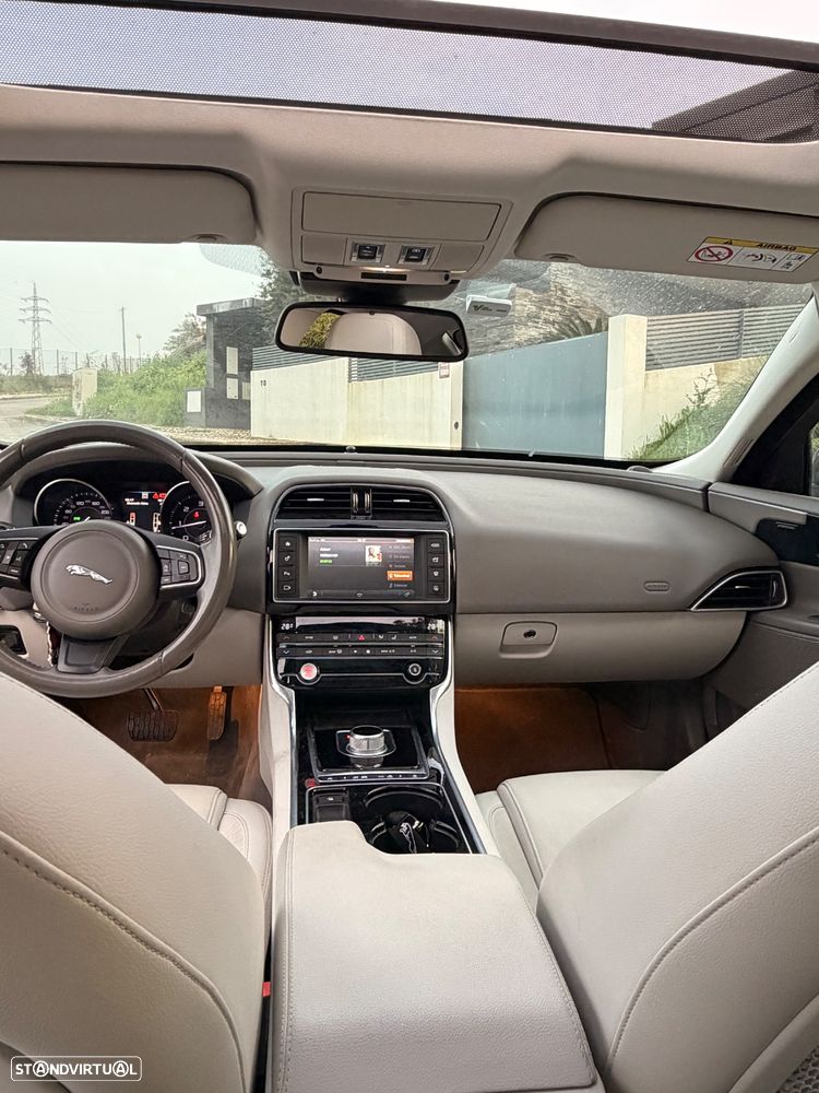 Jaguar XE 2.0 D Prestige Aut. - 13