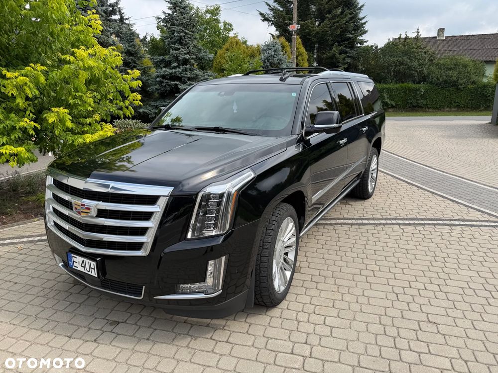 Cadillac Escalade - 1