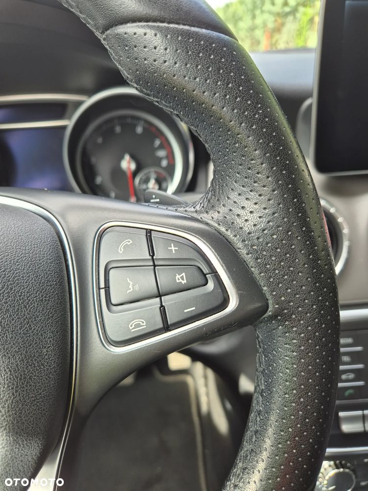Mercedes-Benz CLA 180 7G-DCT Urban - 14