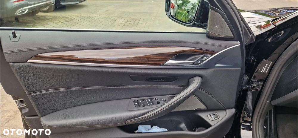 BMW Seria 5 525d Luxury Line sport - 12