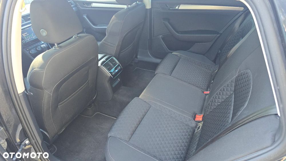Skoda Superb 2.0 TDI Sportline DSG - 12
