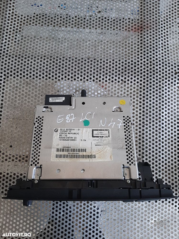 Radio Cd Bmw E90 E91 E92 E93 E87 E81 Cod 9229241 Display Ok Dezmembrez Bmw - 5