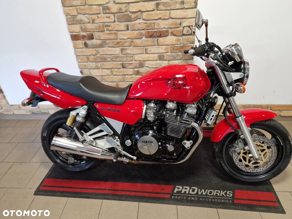 Yamaha XJR - 22