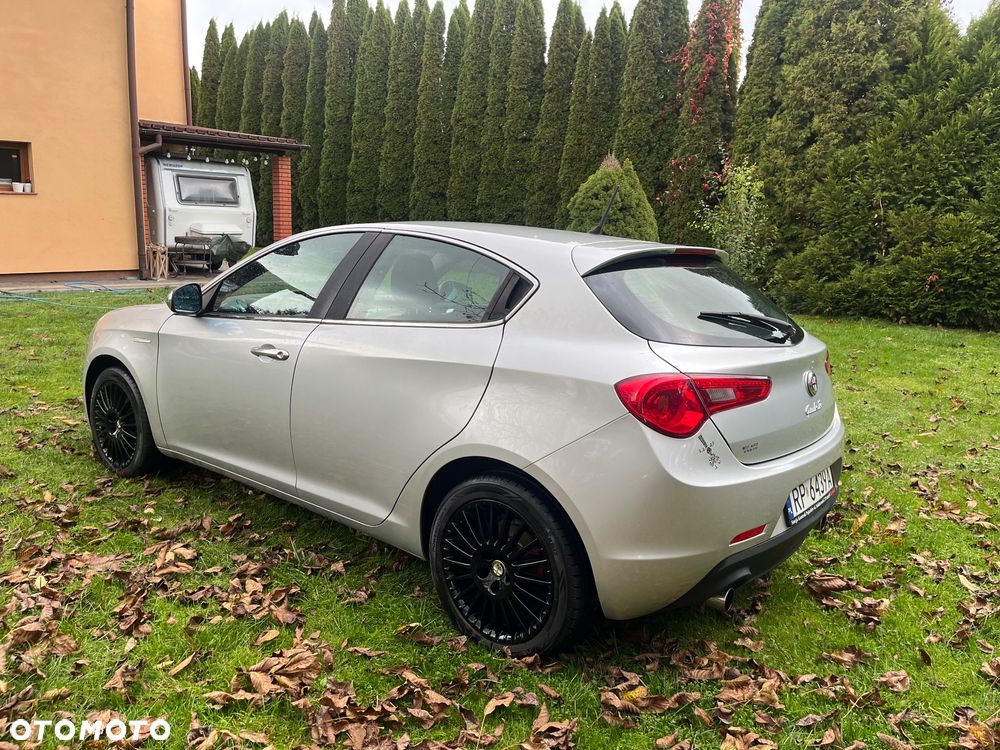 Alfa Romeo Giulietta 2.0 JTDM 16V - 5