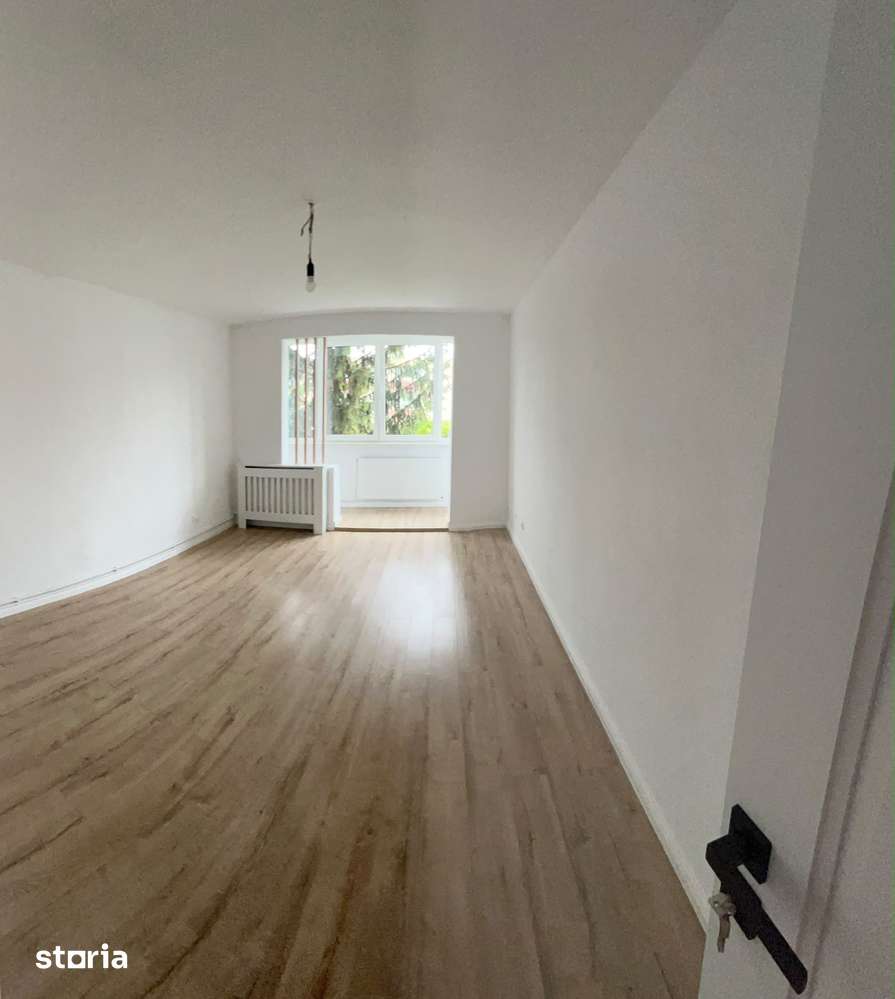 Apartament 2 camere decomandat, etaj 3 /4 , vedere bilaterala ,boxa — fotografia 1