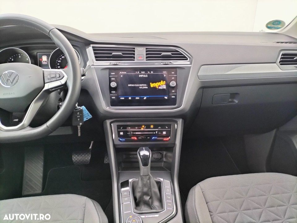 Volkswagen Tiguan - 12