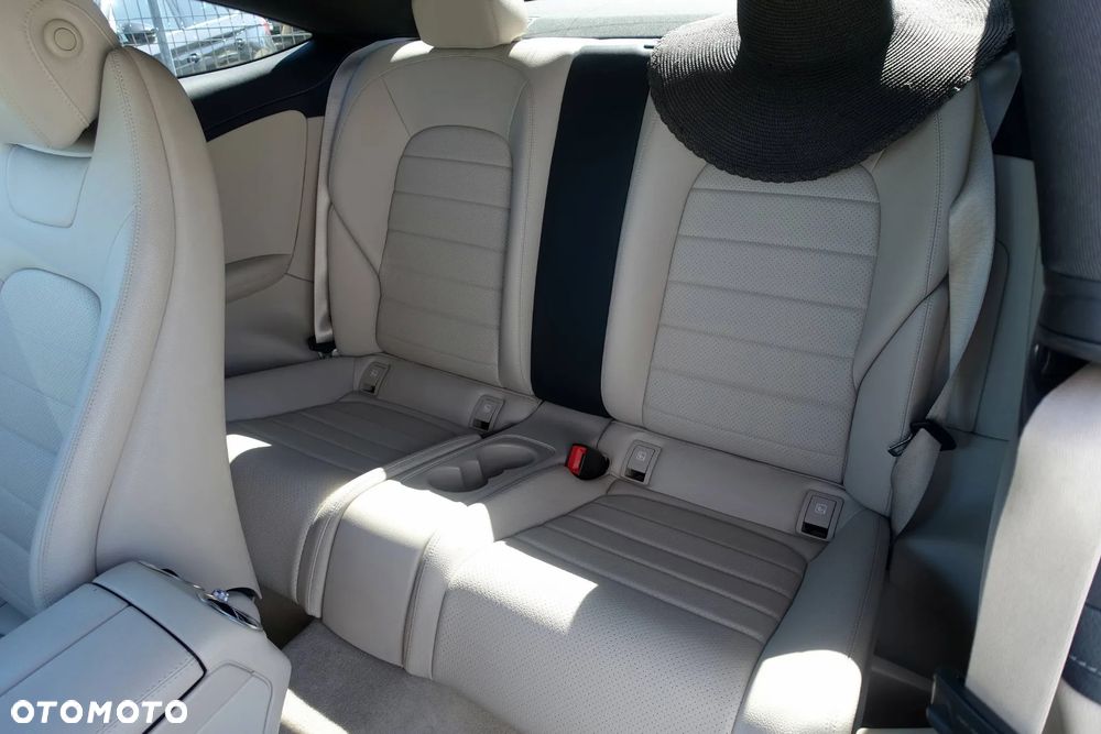 Mercedes-Benz Klasa C 200 4Matic 9G-TRONIC - 15