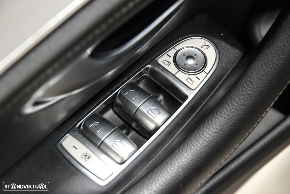 Mercedes-Benz E 300 de AMG Line - 13
