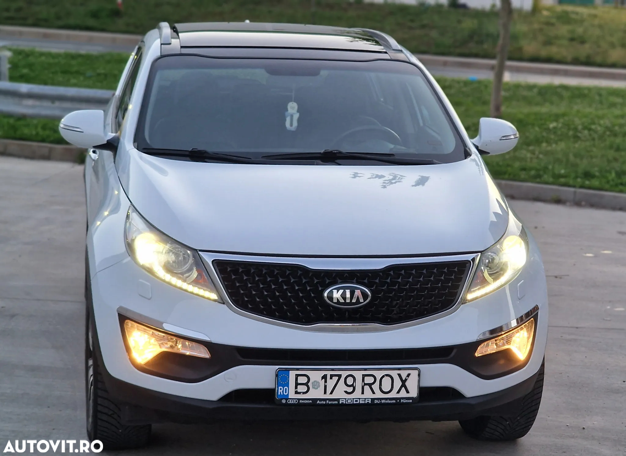 Kia Sportage 1.7 CRDI 2WD Dream-Team Edition - 9
