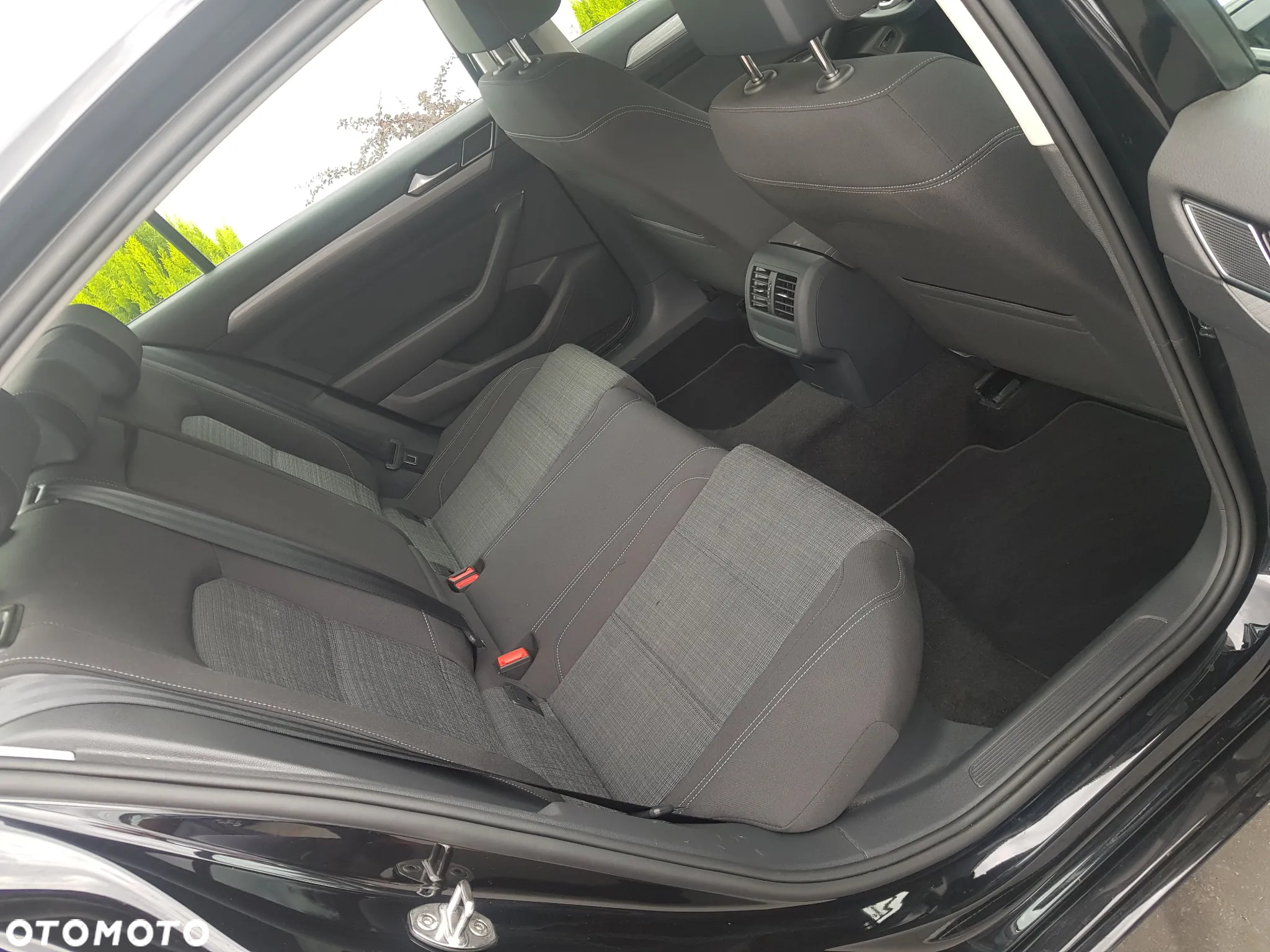 Volkswagen Passat 1.5 TSI EVO Elegance - 16