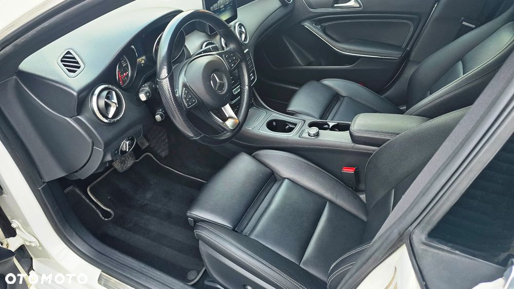 Mercedes-Benz CLA 250 4Matic 7G-DCT AMG Line - 22