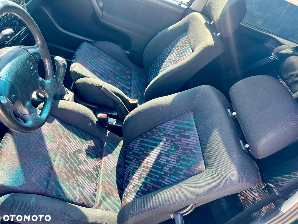 Volkswagen Golf 1.6 CL - 13