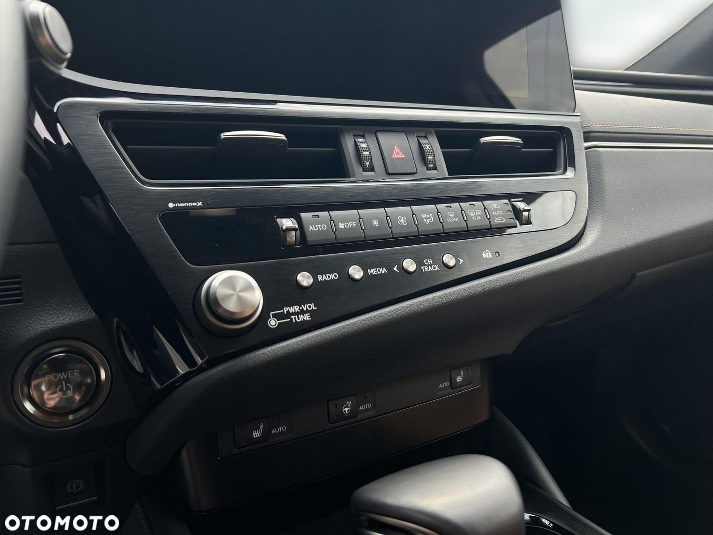 Lexus ES - 16