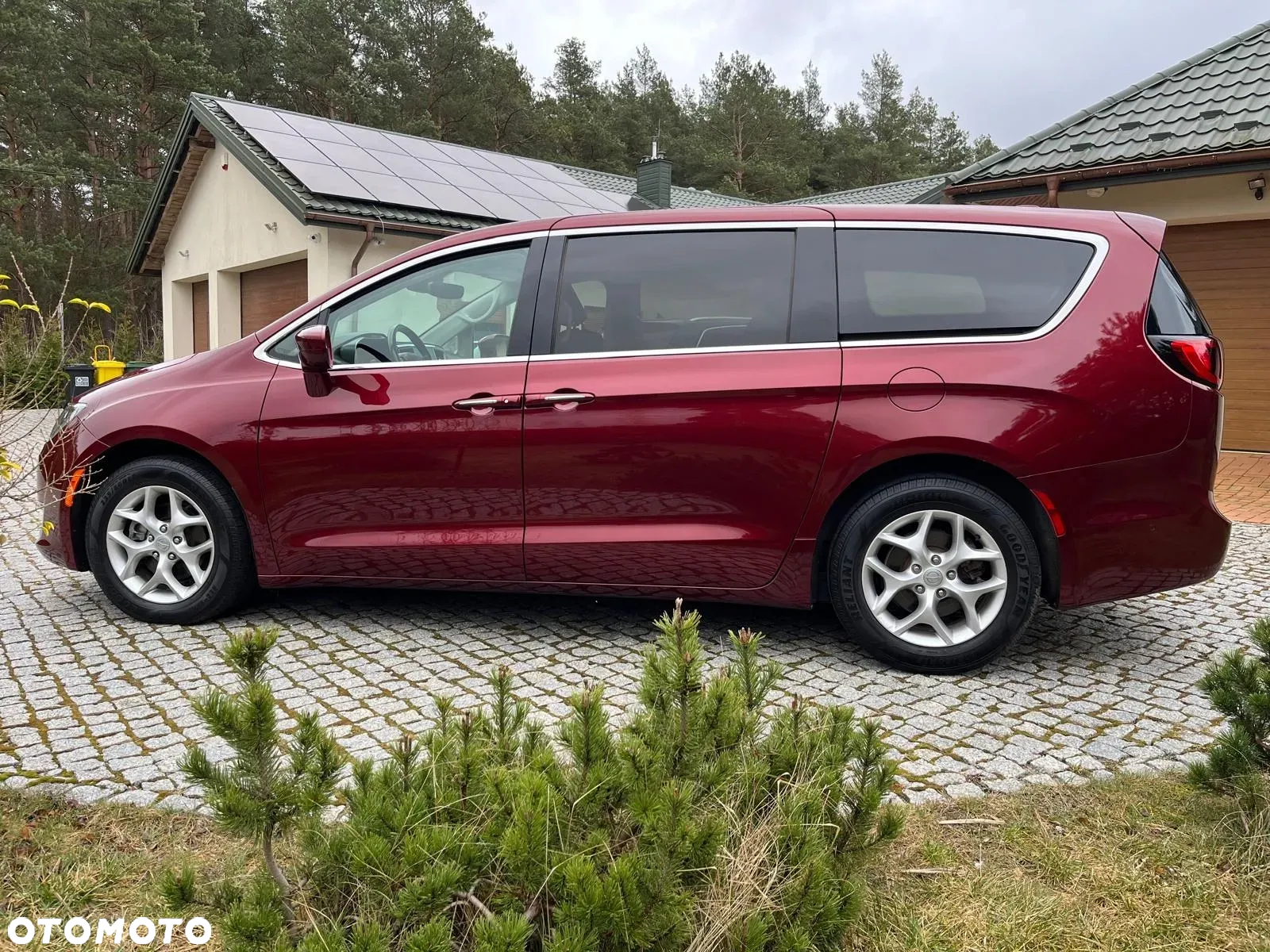 Chrysler Pacifica - 2