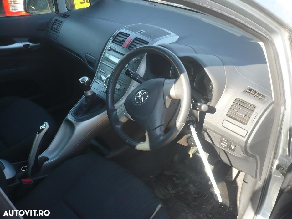 Dezmembrez Toyota Auris VVTI - 5