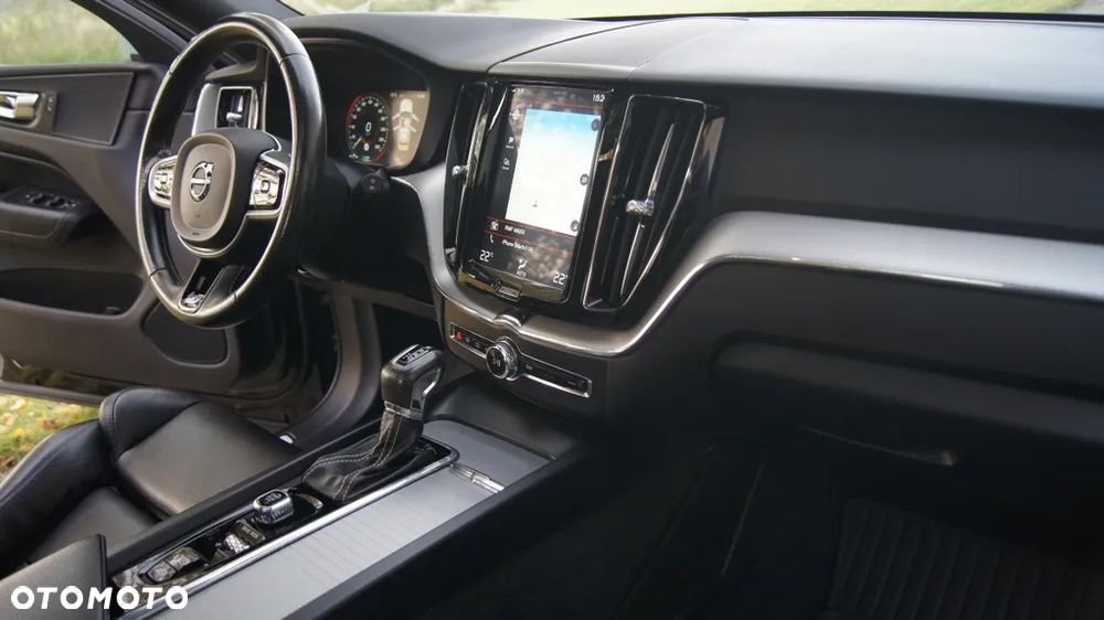 Volvo XC 60 D4 R-Design - 32