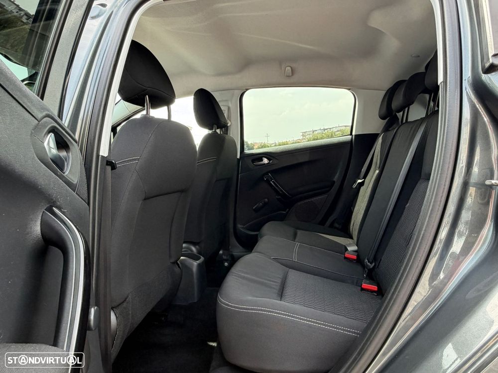 Peugeot 208 1.2 PureTech Style - 11
