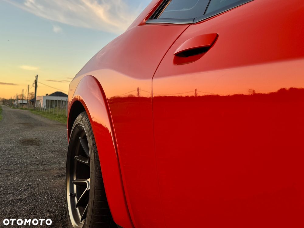 Dodge Challenger - 9