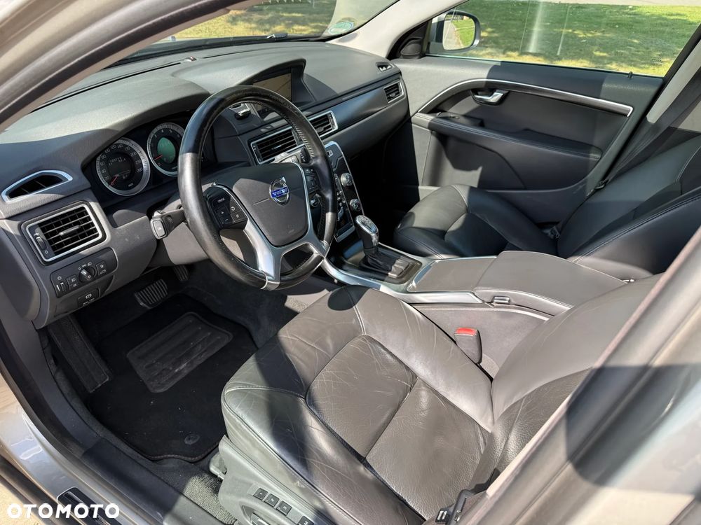 Volvo V70 2.0T Powershift Momentum - 24