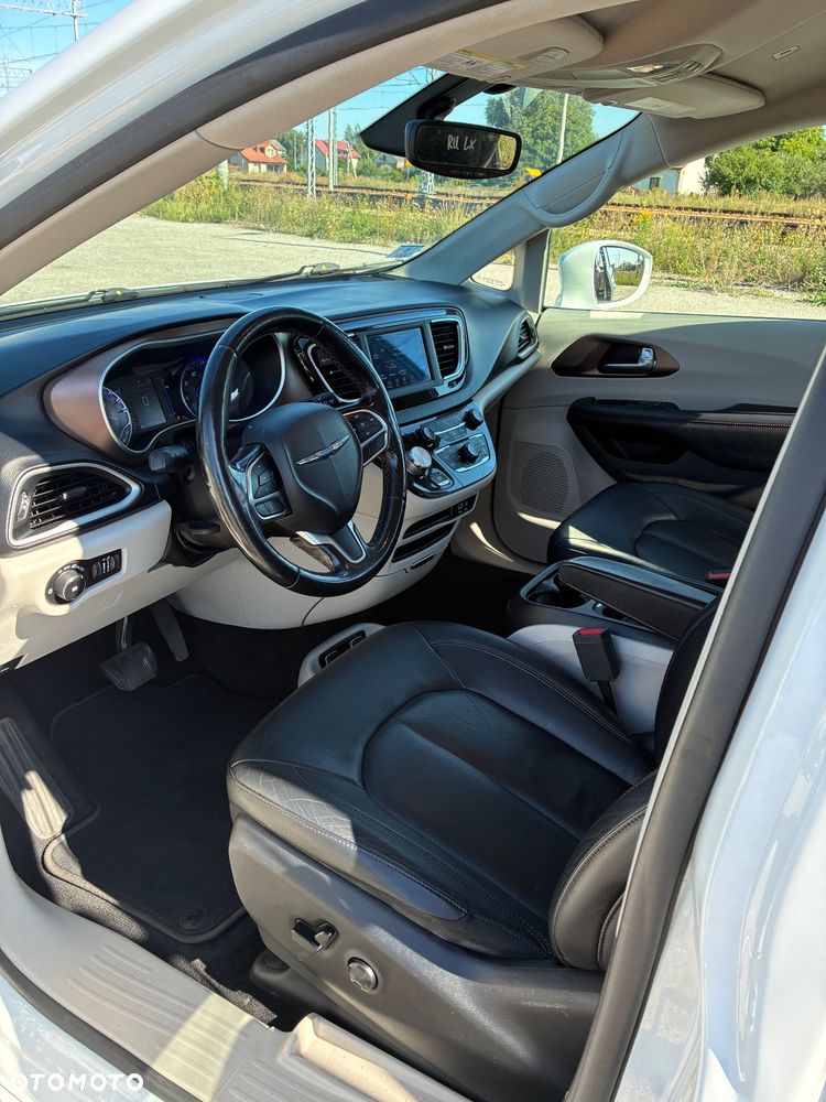 Chrysler Pacifica - 20