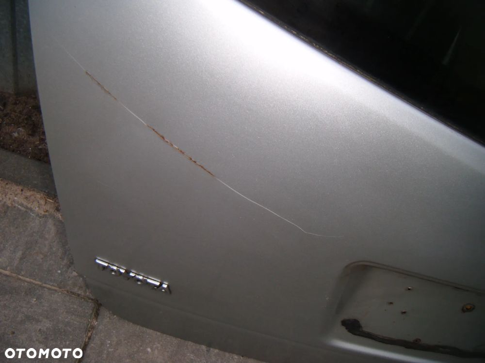 toyota corolla verso 05r klapa tył z szybą - 2