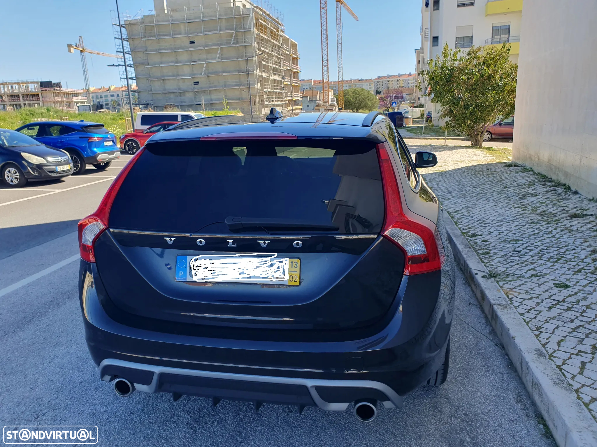 Volvo V60 2.0 D4 R-Design Start/Stop - 7