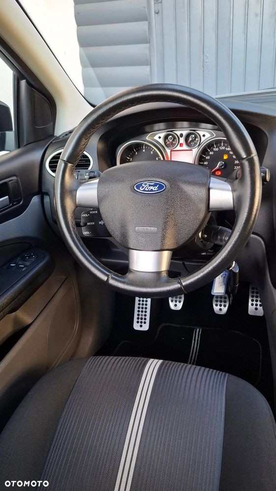 Ford Focus 1.6 16V Black Magic - 15