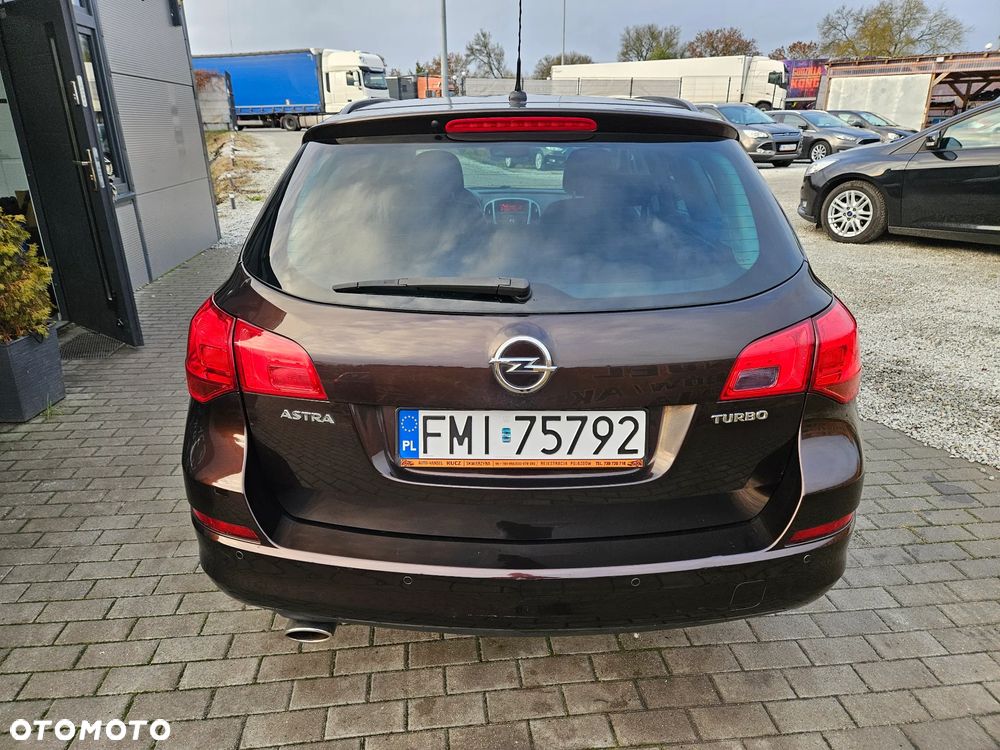 Opel Astra 1.4 Turbo 150 Jahre - 10