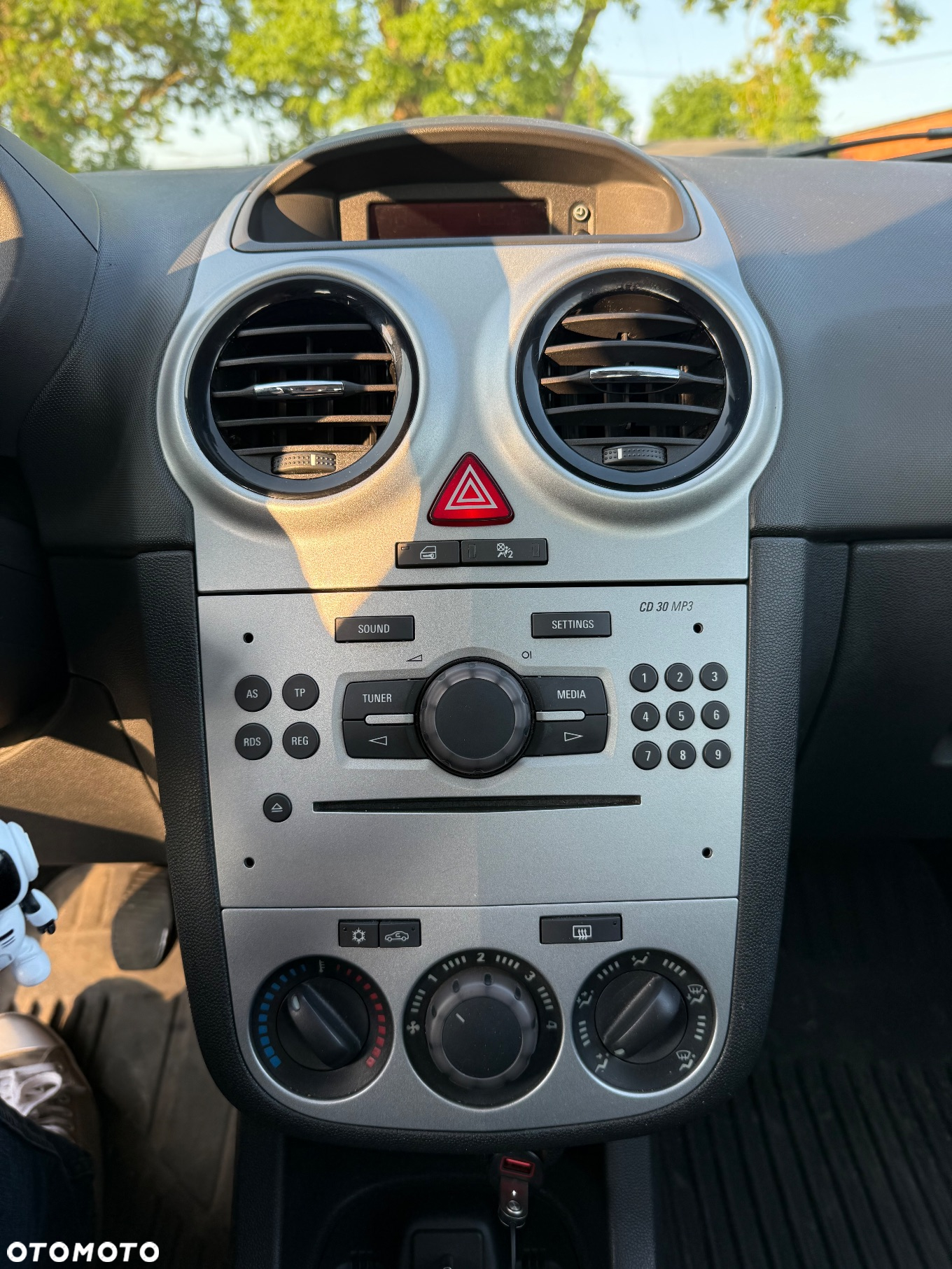 Opel Corsa 1.2 16V Essentia - 14