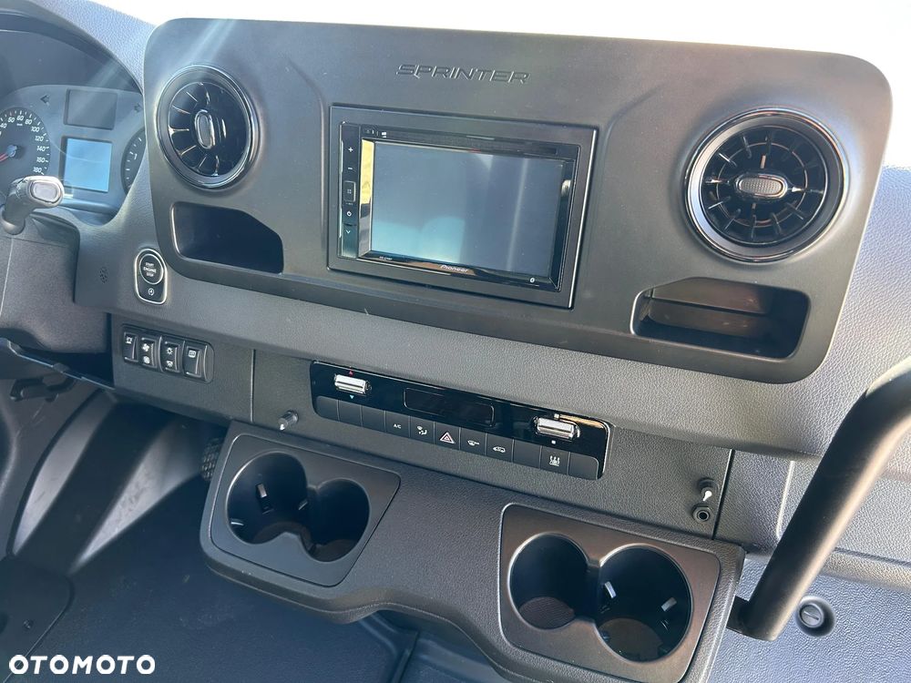 Mercedes-Benz Sprinter 519 - 13