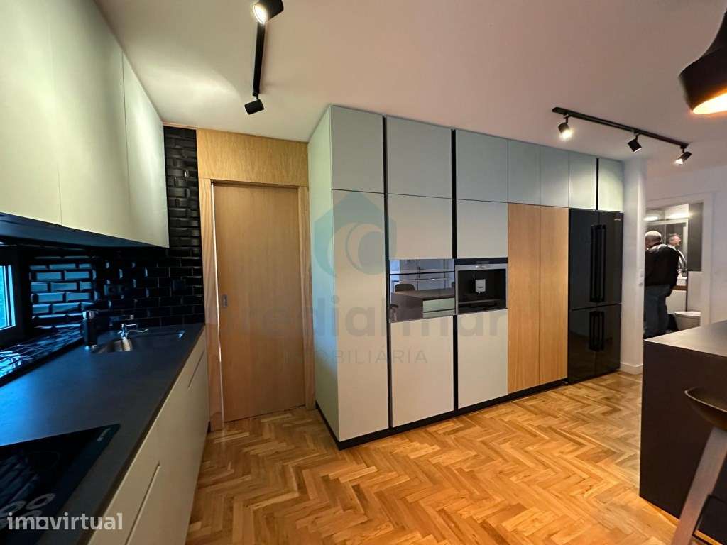 Apartamento T2 totalmente renovado na primeira linha de mar, em Mat... - Grande imagem: 3/19