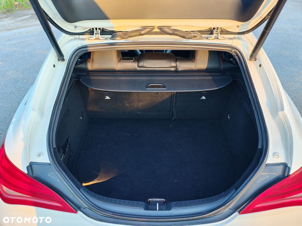 Mercedes-Benz CLA 200 7G-DCT - 16