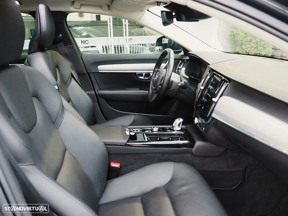 Volvo V90 2.0 T8 Momentum Plus AWD Geartronic - 16