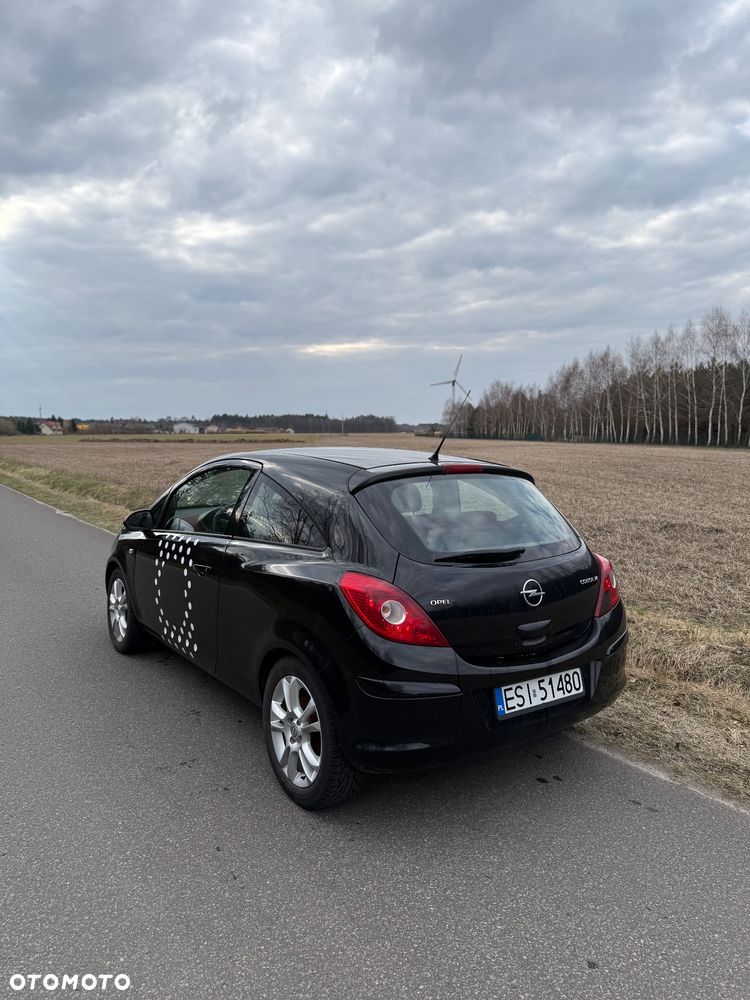 Opel Corsa 1.4 16V Cosmo - 3