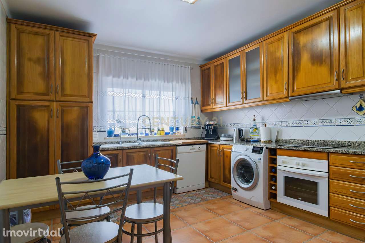 Apartamento T3 Luminoso em Zona Tranquila em Marinha Grande - Grande imagem: 4/15