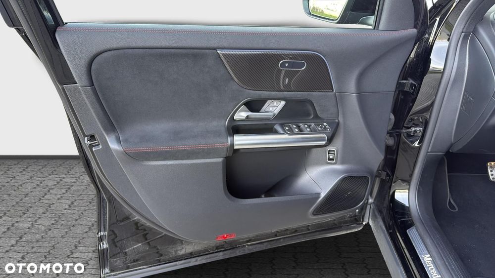 Mercedes-Benz GLA - 9