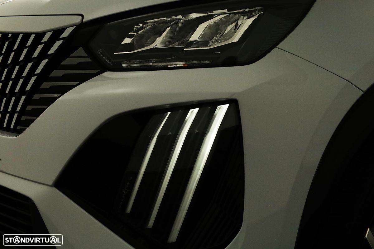 Peugeot 2008 1.2 PureTech Allure EAT8 - 6