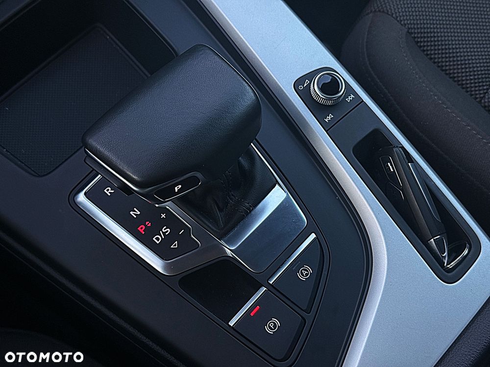 Audi A4 Limousine - 14