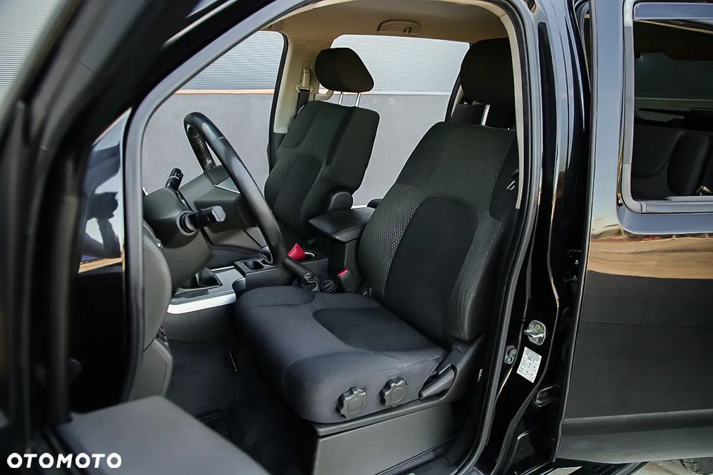 Nissan Pathfinder 2.5 D LE EU5 - 23